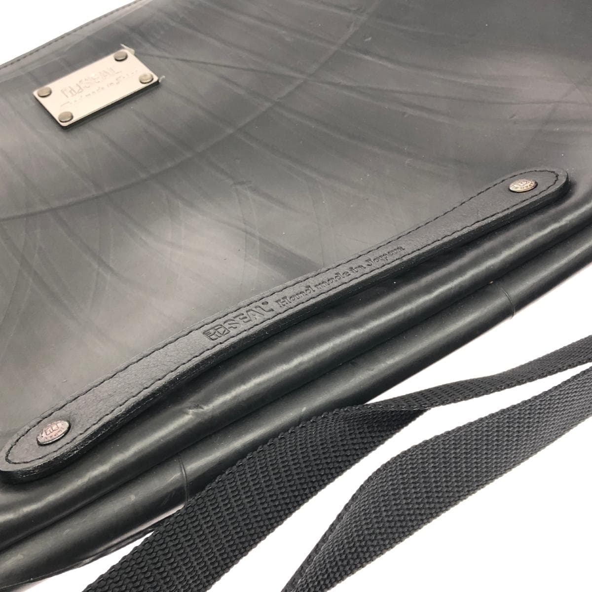 SEAL seal shoulder bag in good condition      Black unisex 7