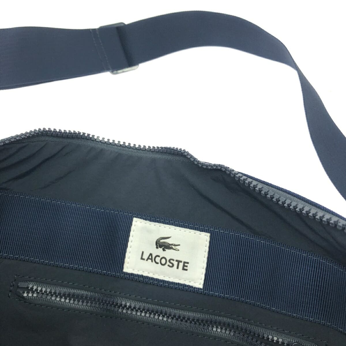 LACOSTE shoulder bag in good condition, logo embroidery/quilting/nylon, navy, unisex 7