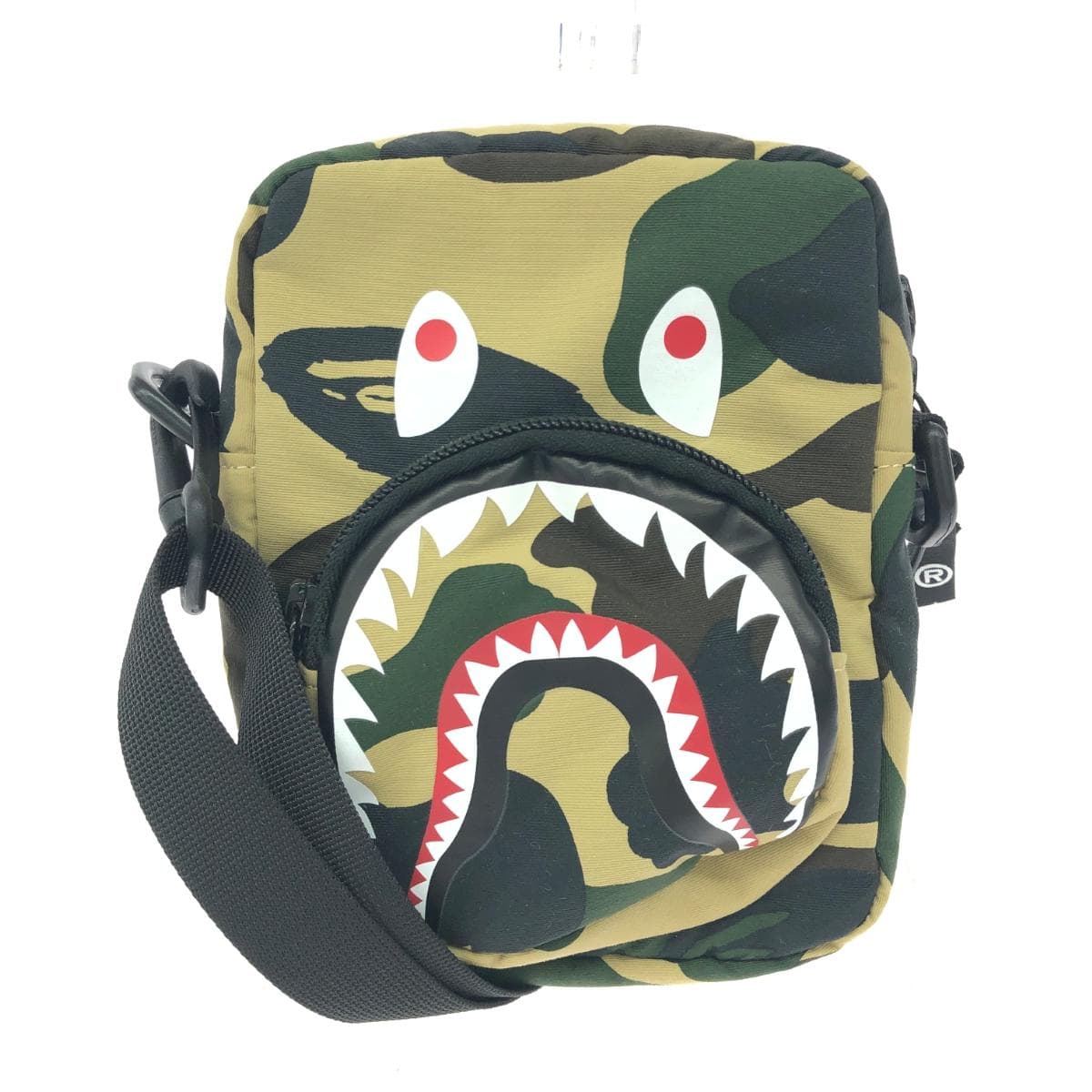 A BATHING APE shoulder bag in excellent condition, First Camo/Shark 001SGL301021M, multicolor