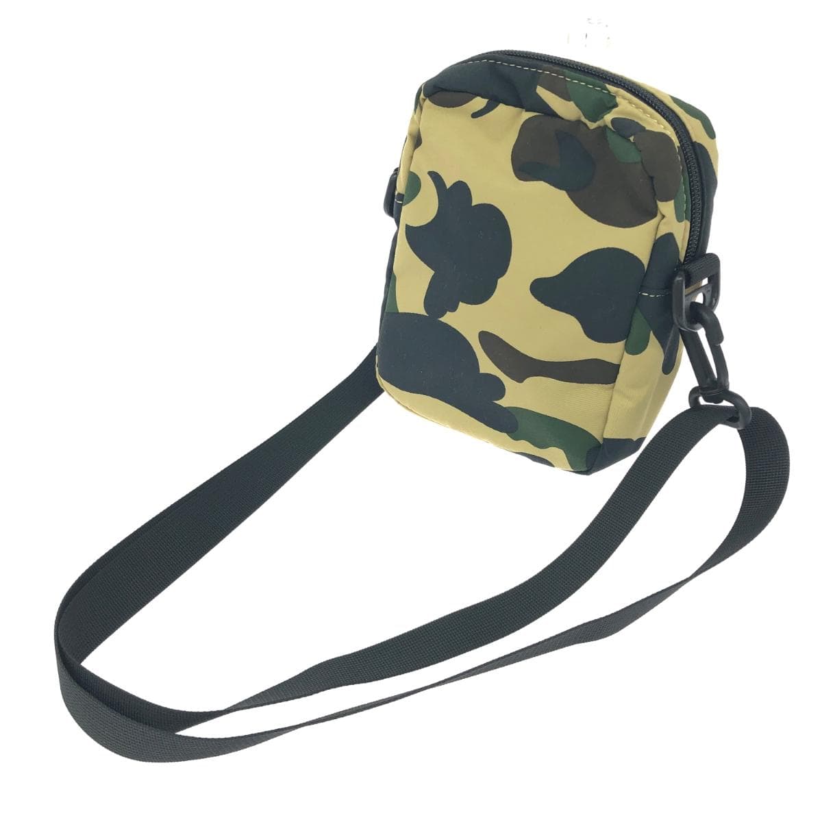 A BATHING APE shoulder bag in excellent condition, First Camo/Shark 001SGL301021M, multicolor 3