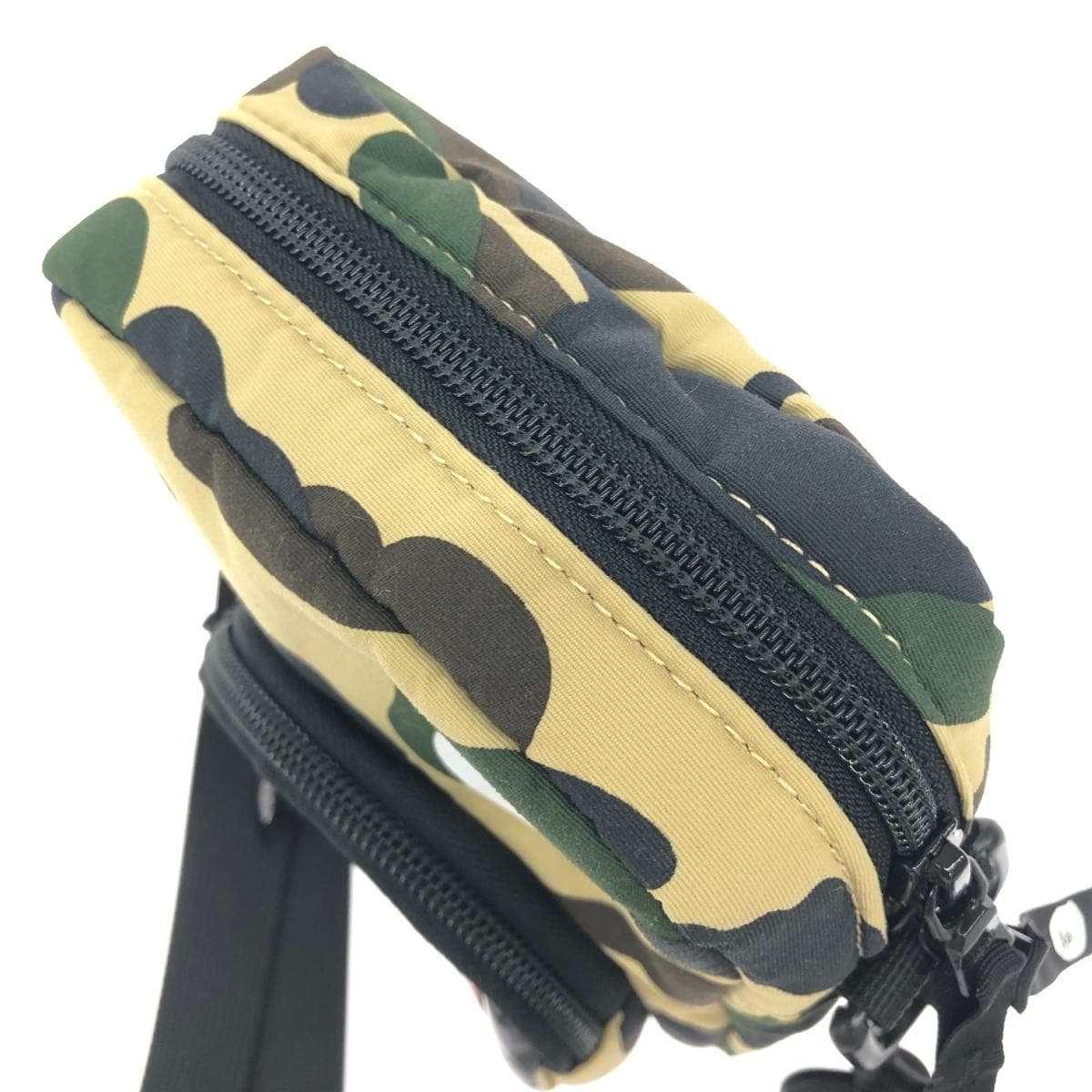 A BATHING APE shoulder bag in excellent condition, First Camo/Shark 001SGL301021M, multicolor 5