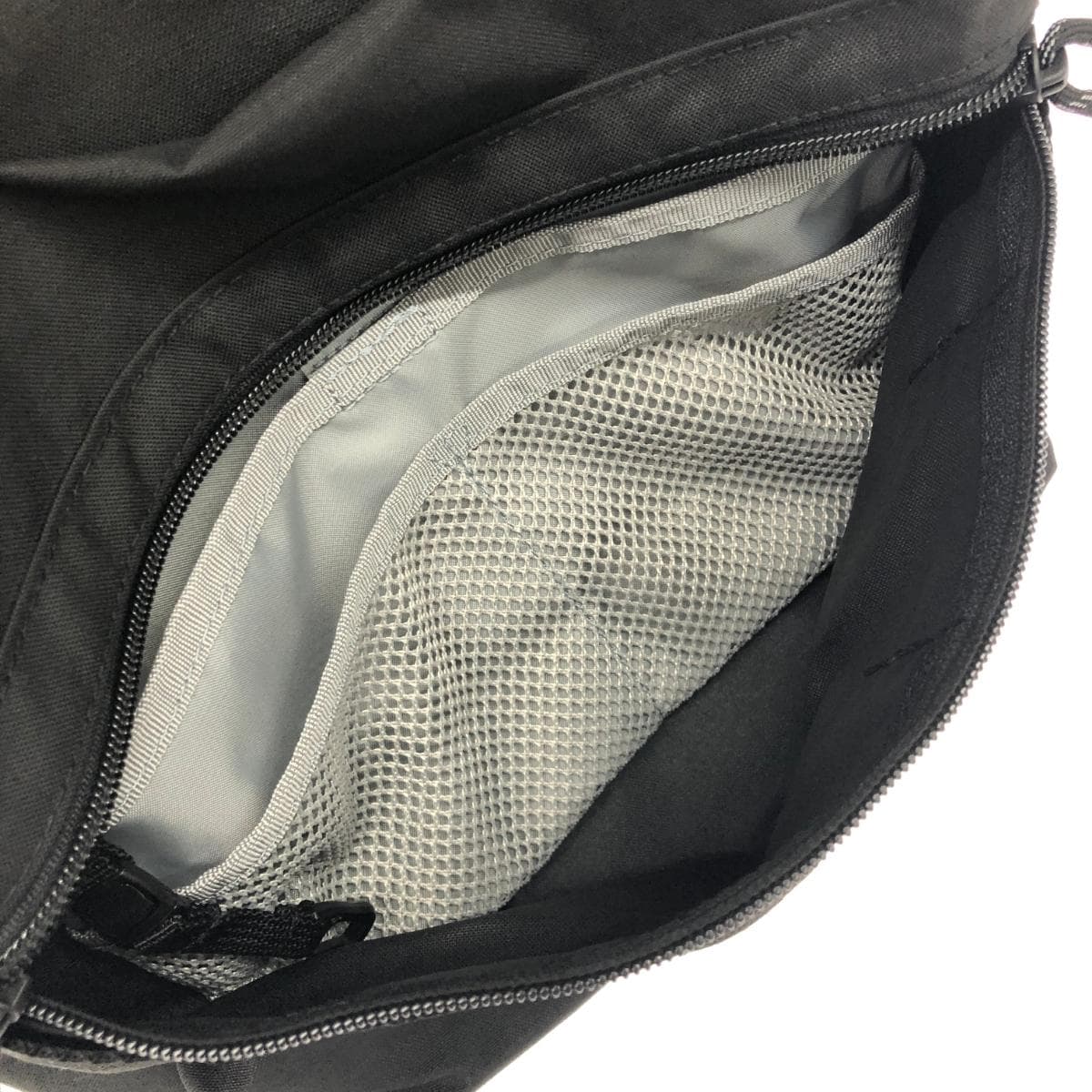 New Balance 2WAY bag in good condition, tote and backpack, black, unisex 7