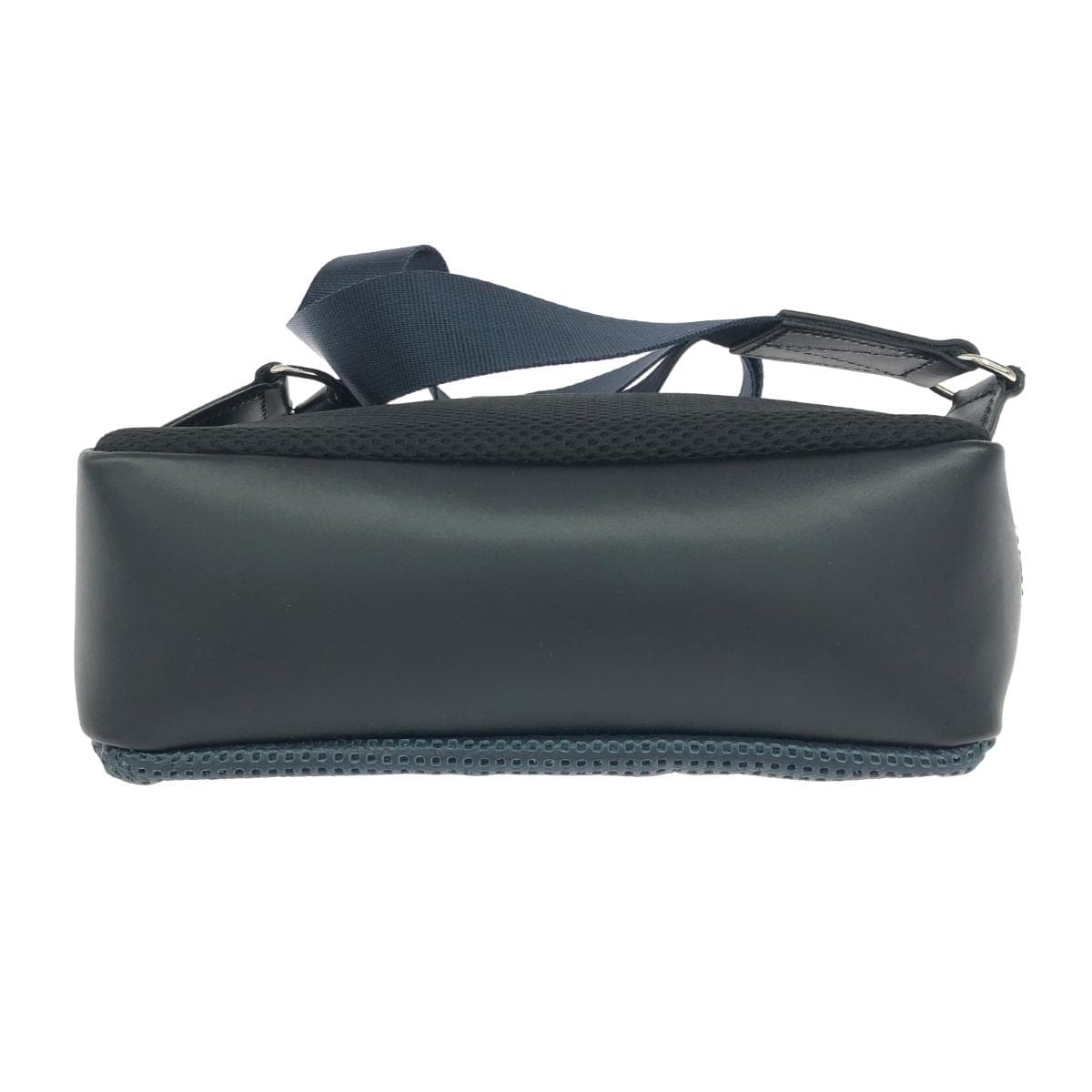 carcru Body Bag Good Condition Punching Leather Navy Men's 4