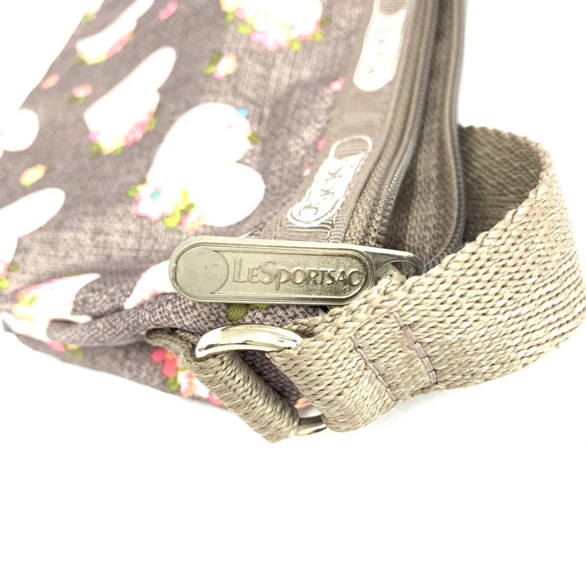LeSportsac accessory pouch in good condition, heart pattern, nylon, gray, for women 8