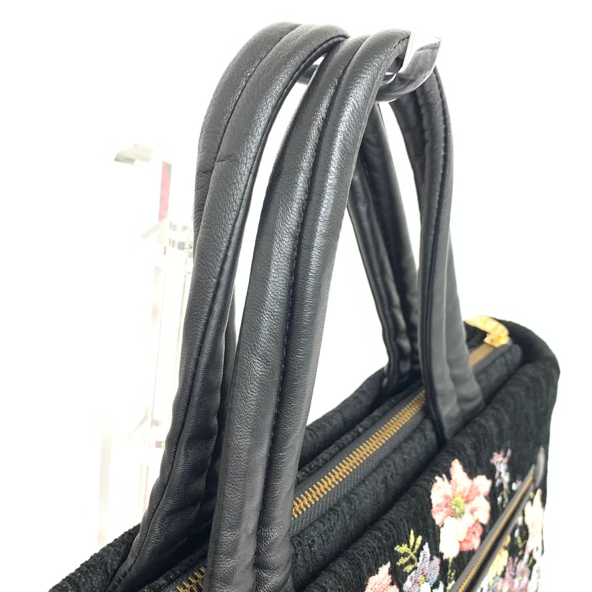 Think Bee tote bag in good condition, bouquet sequins beads, tapestry, black, ladies 4