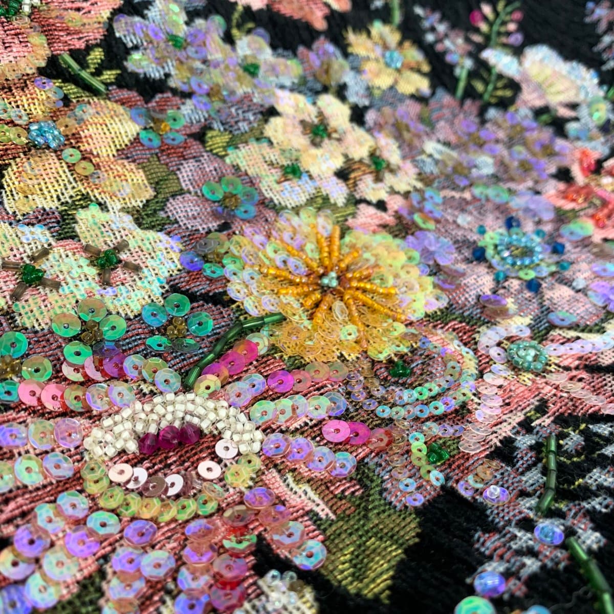 Think Bee tote bag in good condition, bouquet sequins beads, tapestry, black, ladies 8