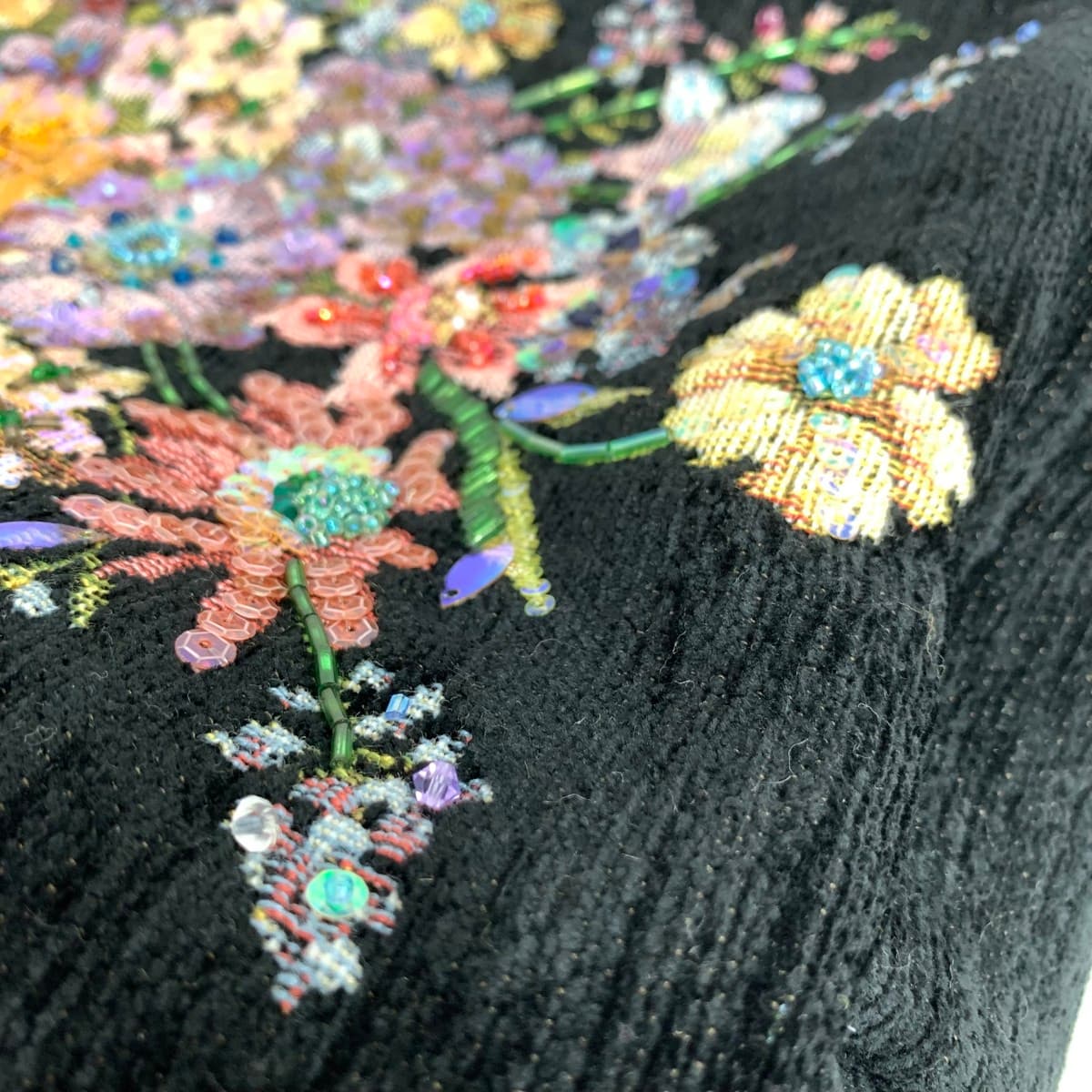 Think Bee tote bag in good condition, bouquet sequins beads, tapestry, black, ladies 9