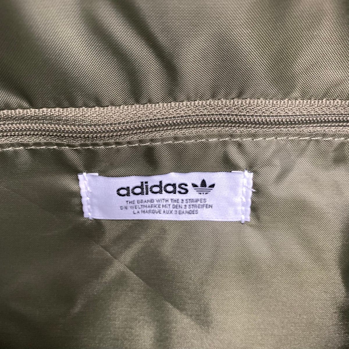adidas Shoulder and Body Bag in Excellent Condition Trefoil Nylon Khaki Unisex 8