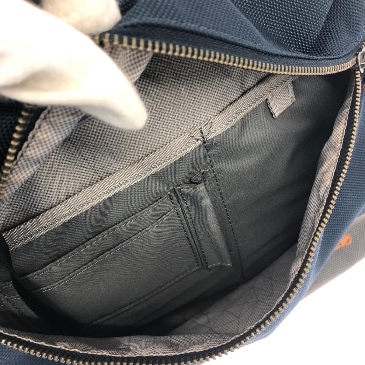 TUMI Roll Top Backpack in Good Condition, Nylon 61080, Navy, Men's 6