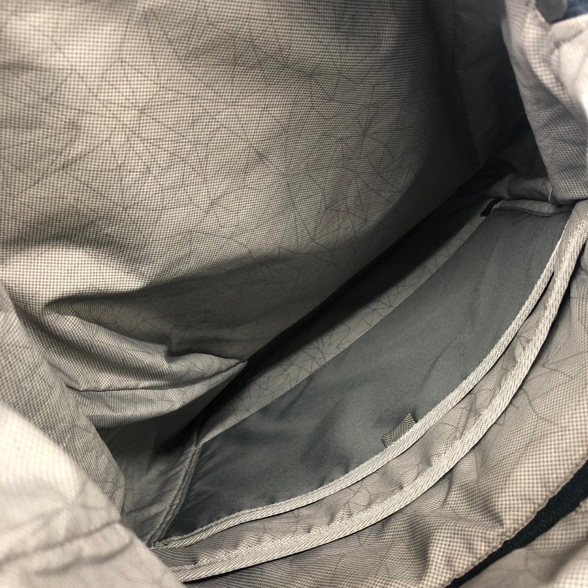 TUMI Roll Top Backpack in Good Condition, Nylon 61080, Navy, Men's 7