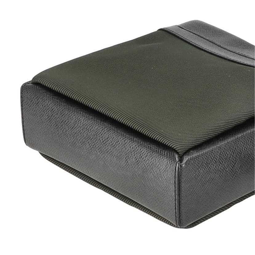 LOUIS VUITTON Louis Vuitton Beluga Taiga Aldoards M31192 SP1*** AB Rank 03 4