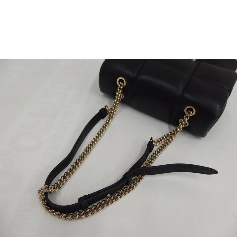 S.Ferragamo Ferragamo Vara Ribbon Quilted Chain Shoulder AB Rank 82 [Used] 4