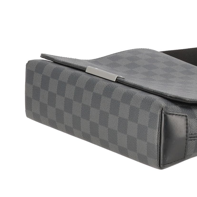 LOUIS VUITTON Louis Vuitton District PM NV2 Graphite N40349 RFI**** AB Rank 4