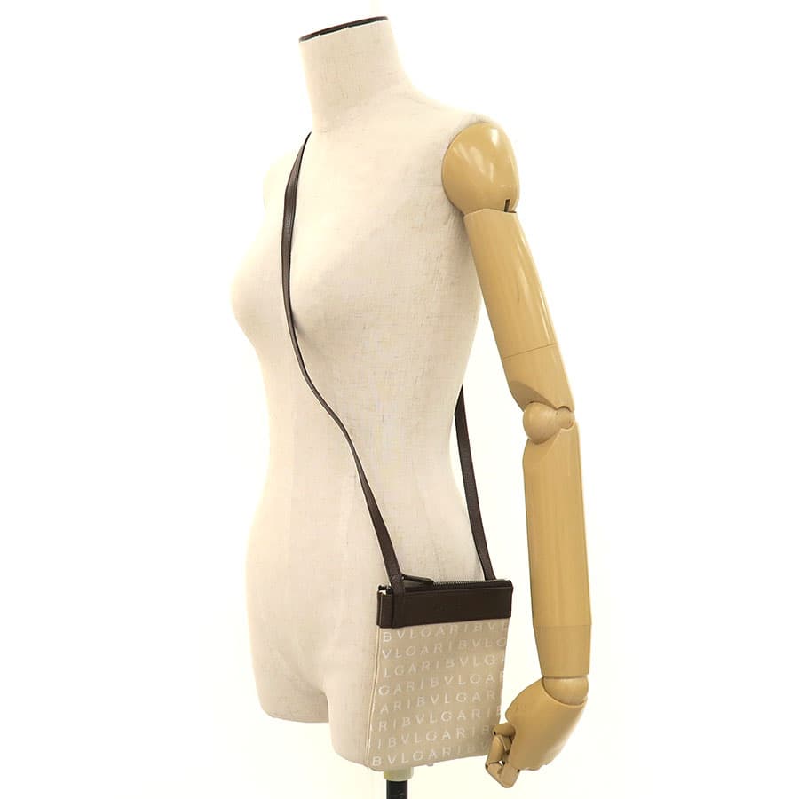 Logo Mania Shoulder 9