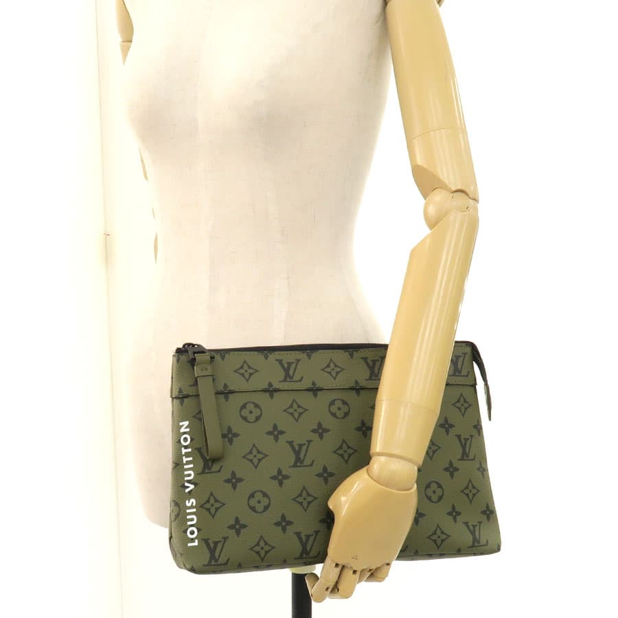 Pochette Voyage M82800 9