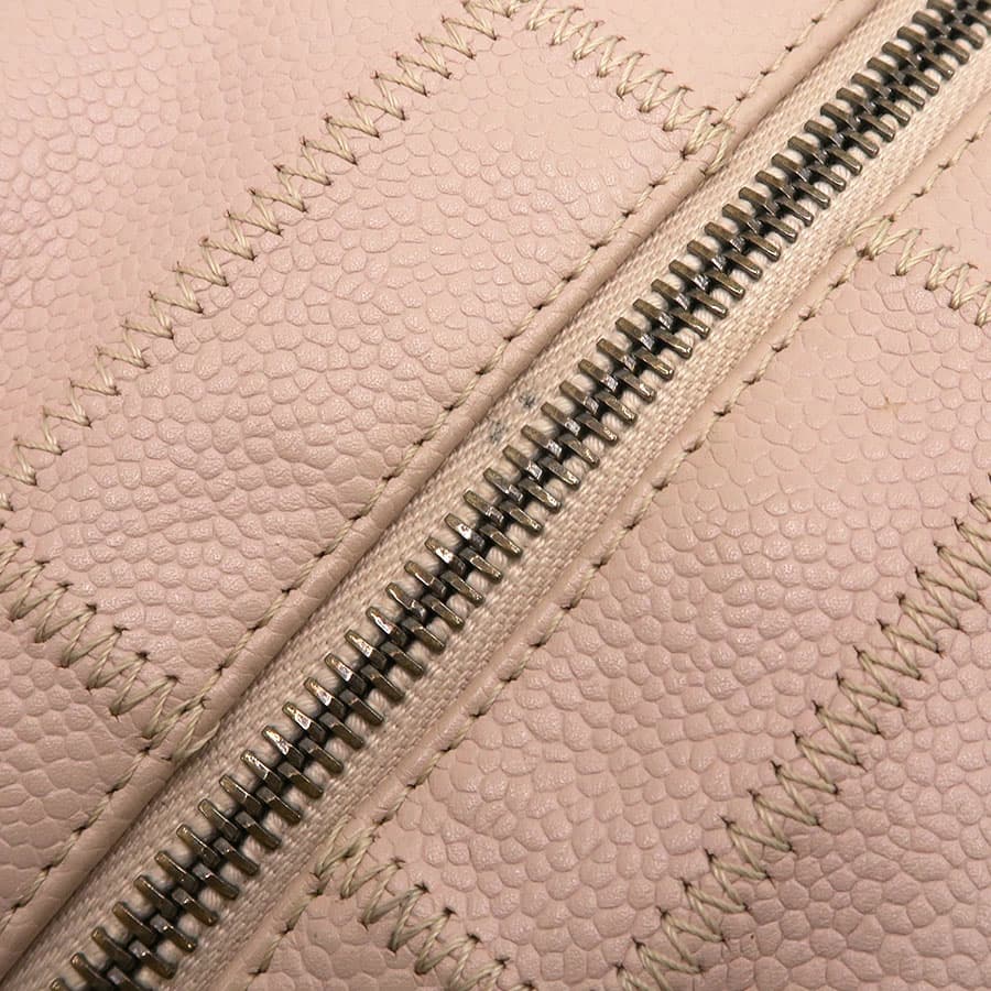 Caviar Chocolate Bar Shoulder 7