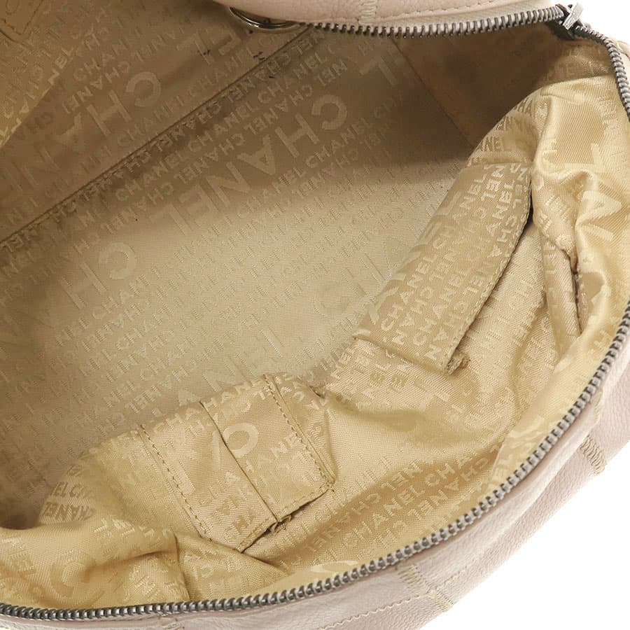 Chocolate Bar Caviar Hand 2