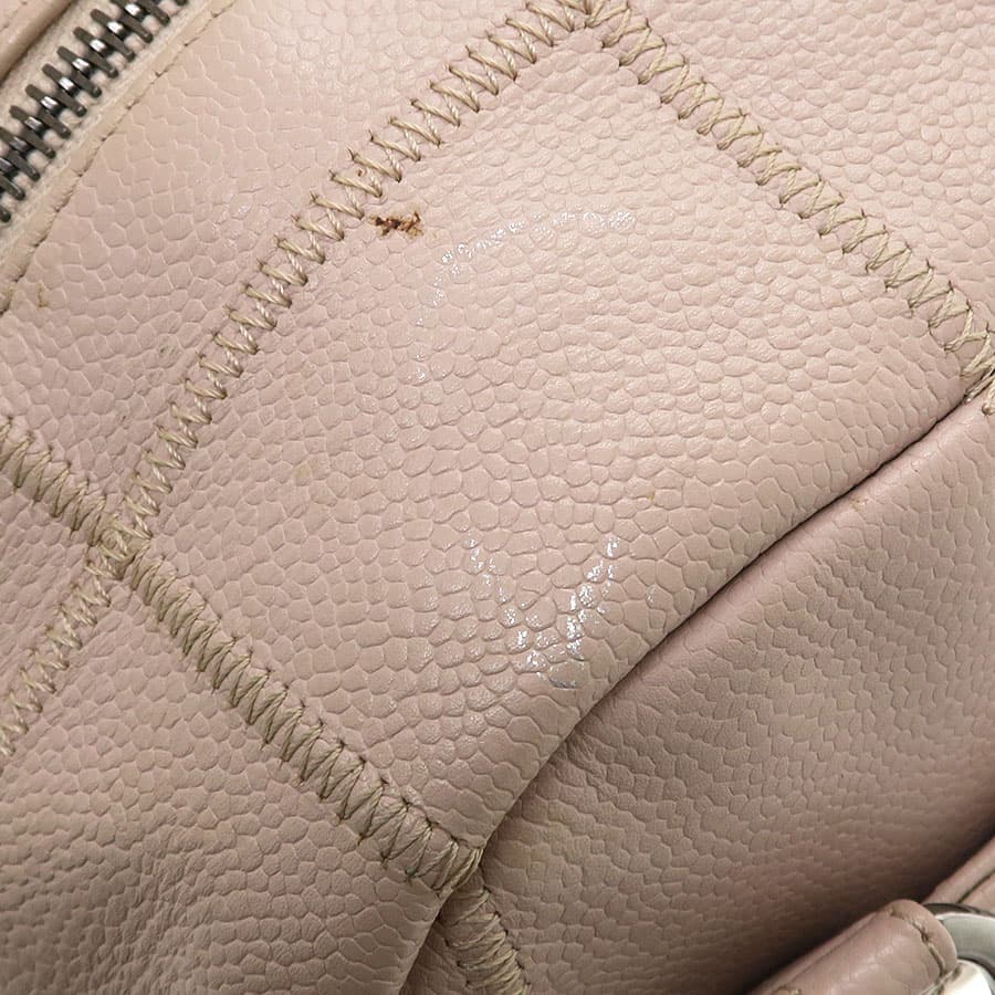 Chocolate Bar Caviar Hand 4