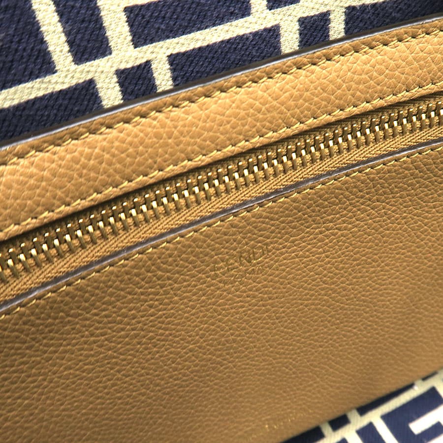 Roll Small Reversible Tote / Pecan & FF 8BH424AS86F1PIR 7