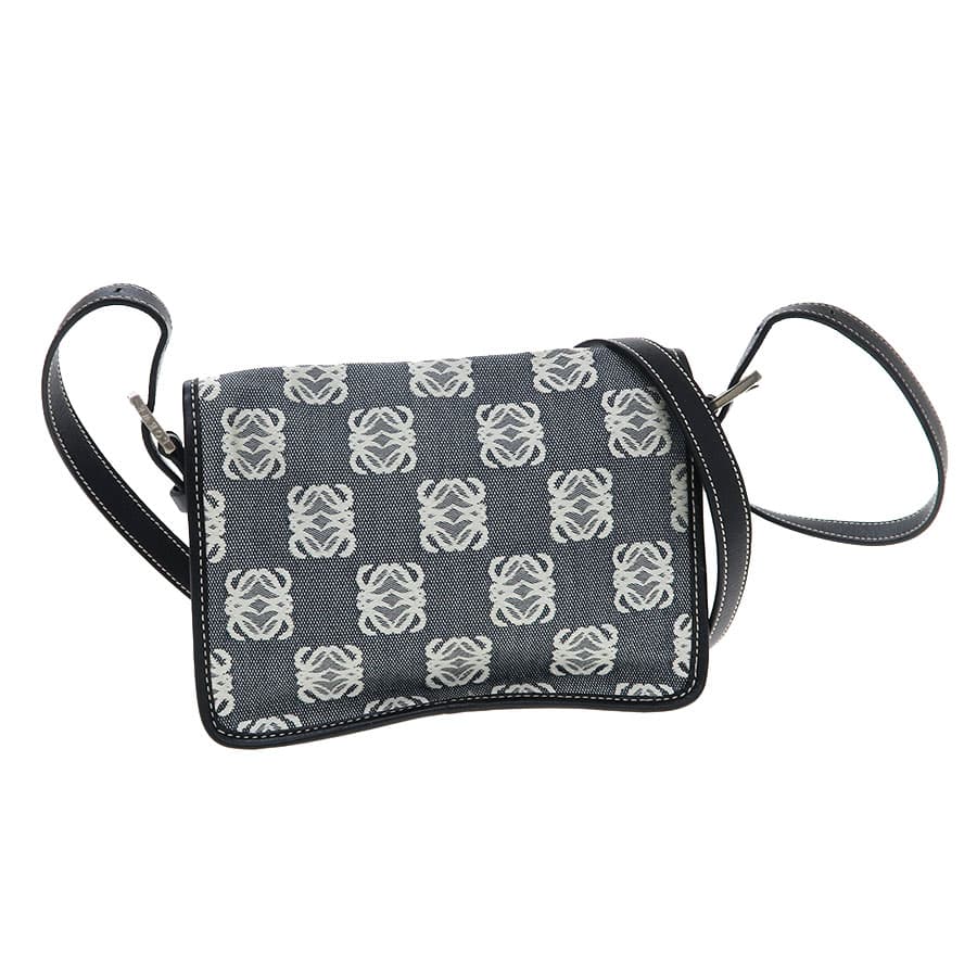 Repeat Anagram Shoulder 3