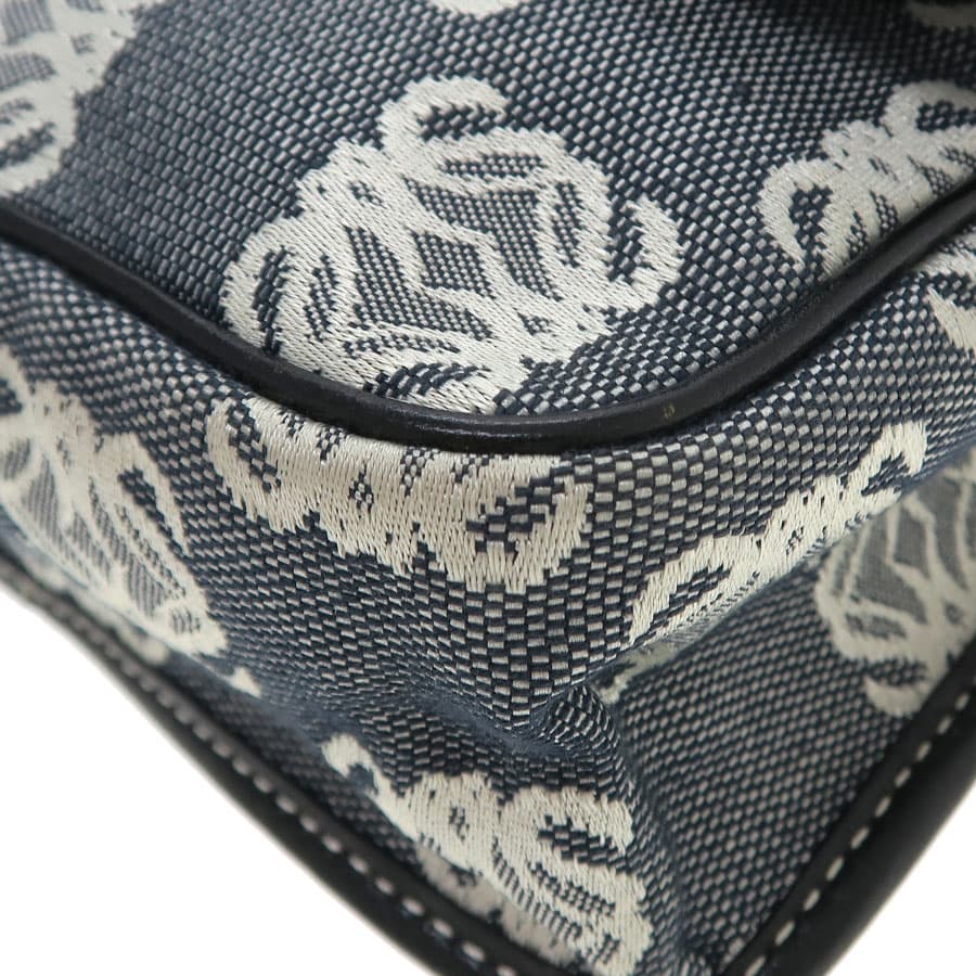 Repeat Anagram Shoulder 4