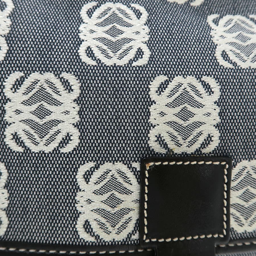 Repeat Anagram Shoulder 5