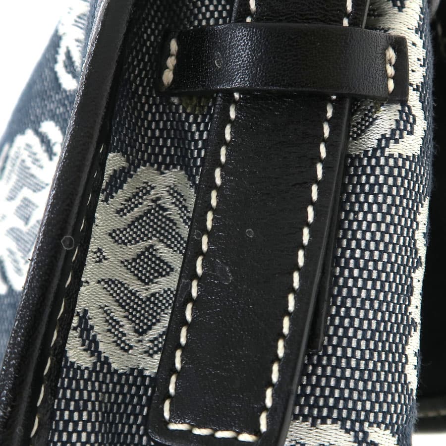 Repeat Anagram Shoulder 6