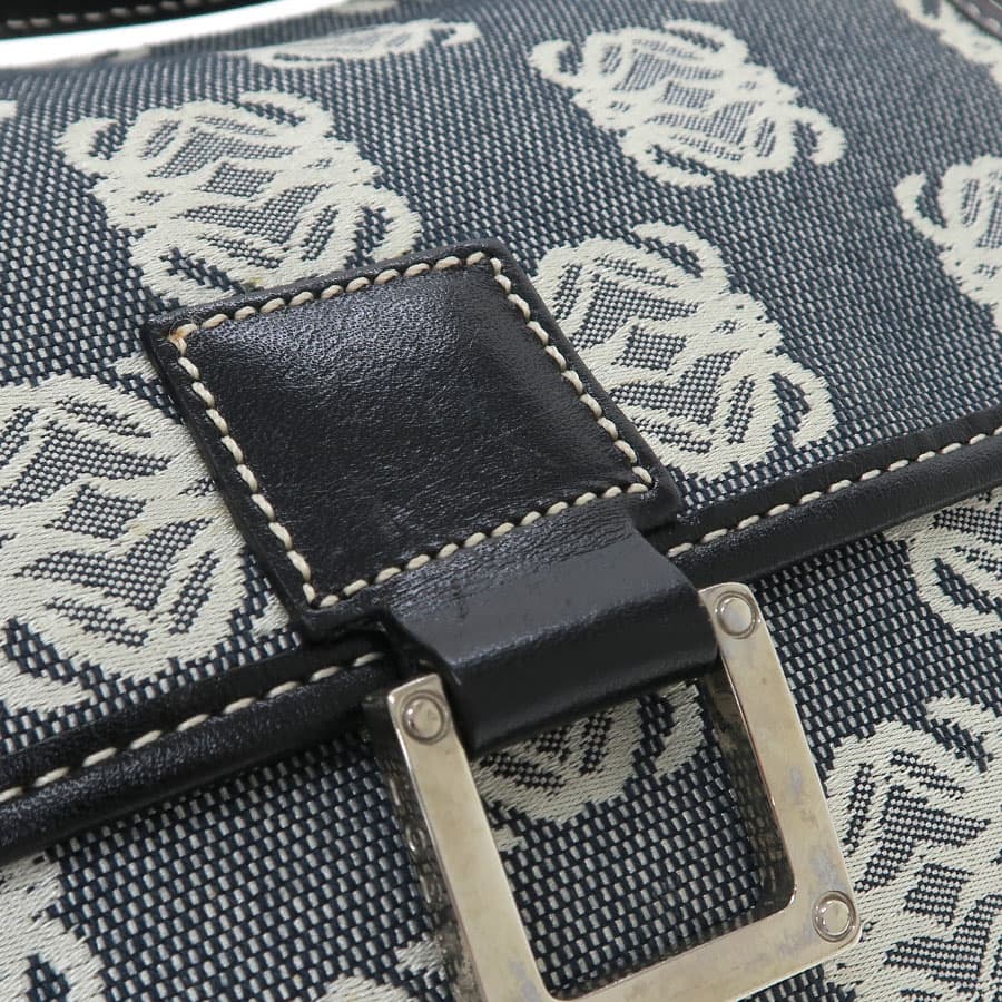 Repeat Anagram Shoulder 7