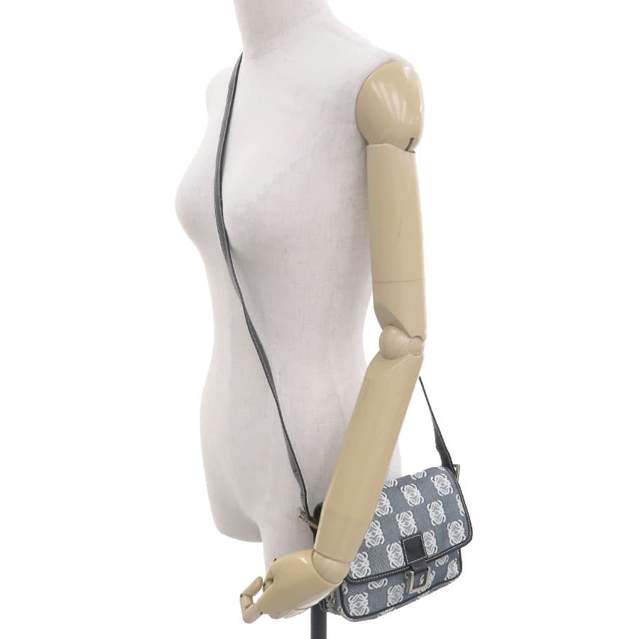 Repeat Anagram Shoulder 9