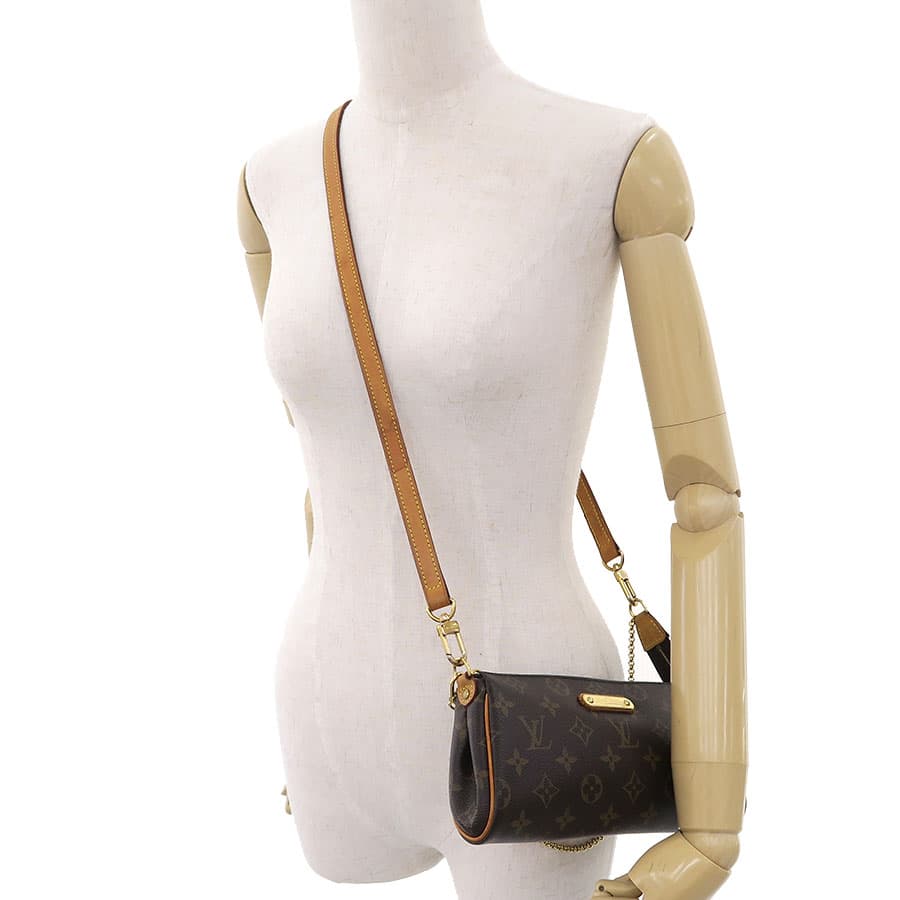 Eva / Comes with a separate strap M95567 9