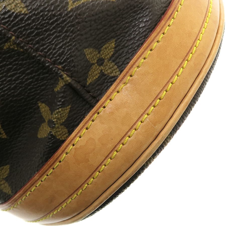 Bucket-shaped bag 23 M42238 4